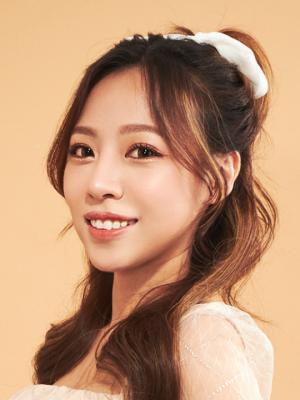dami-portrait
